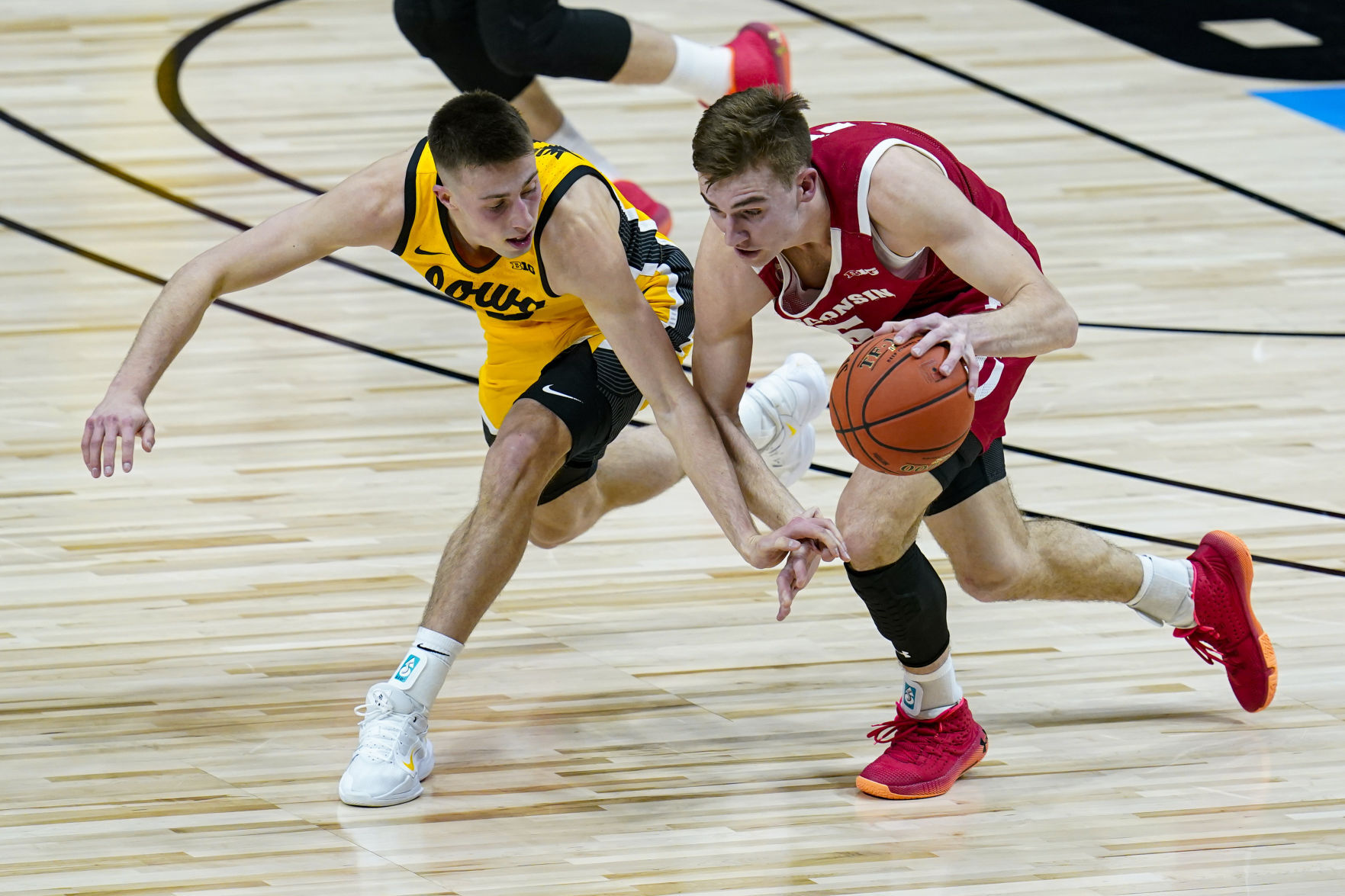 B10 Wisconsin Iowa Basketball